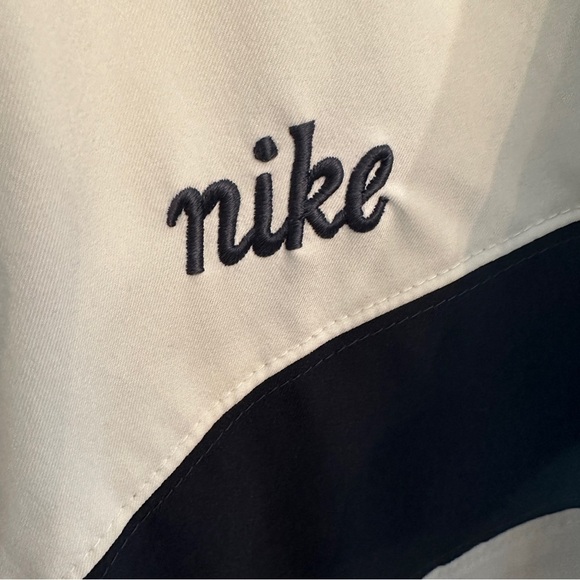 Nike Blue & White Lightweight Running Jacket | Size Medium (8-10) - Picture 3 of 6